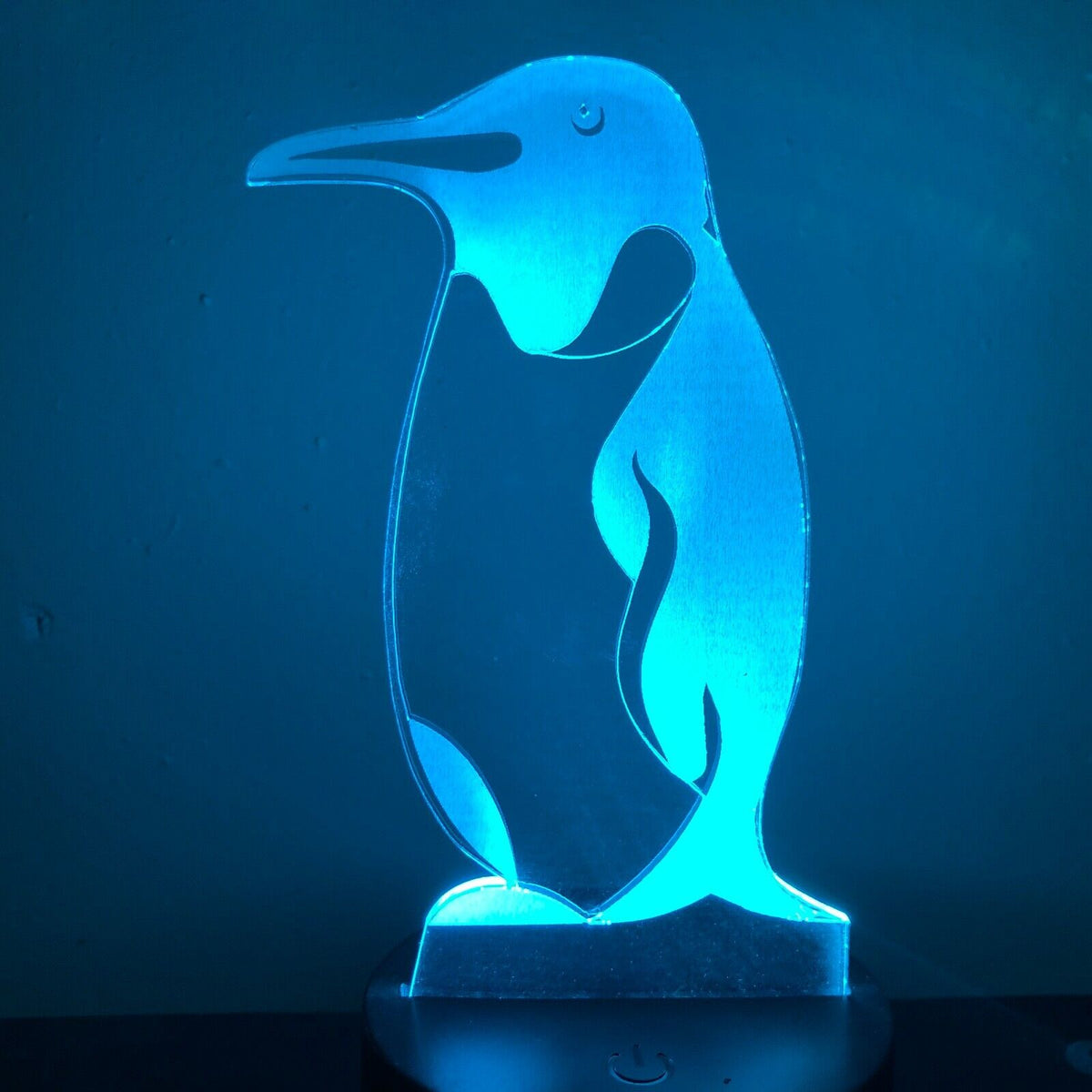 PENGUIN 3D NIGHT LIGHT Eyes Of The World